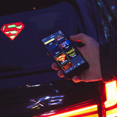 LED Emoji panel pre auto — moderný a interaktívny štýl